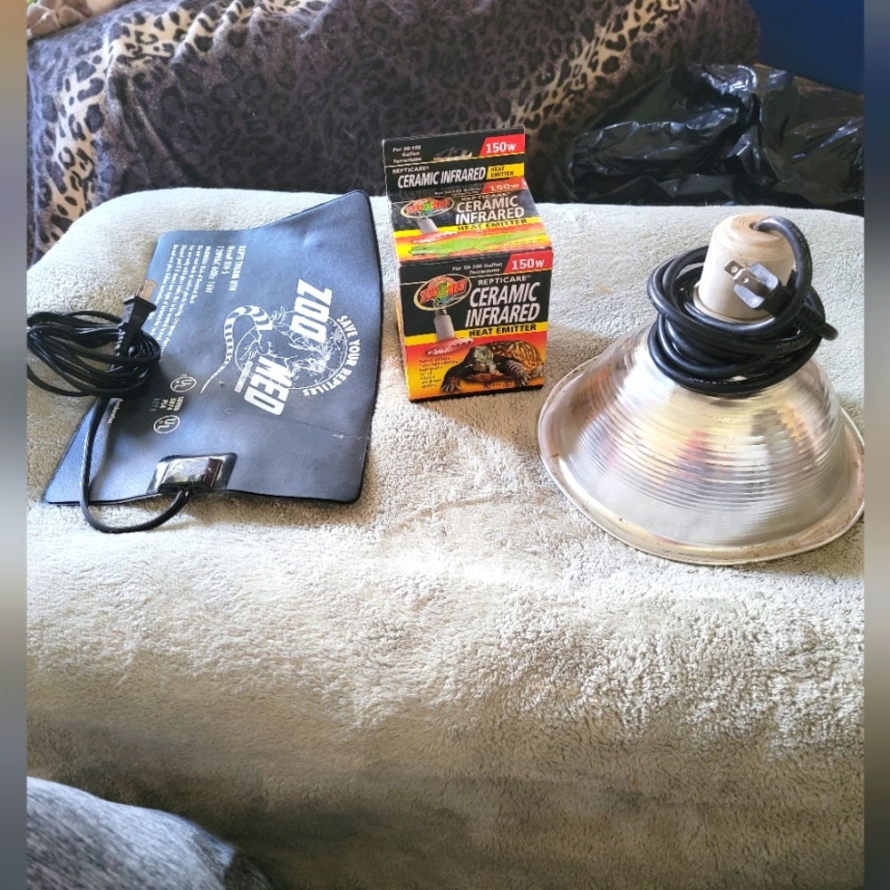 Reptile heat mat used fair condition, heat light and new ceramic infrared bulb